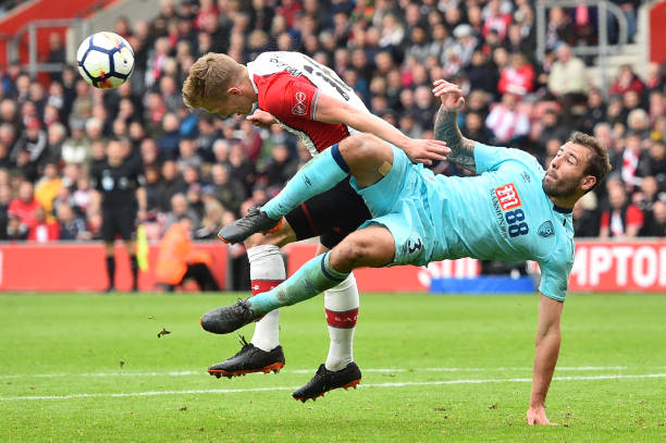 也可能左右 也可能左右