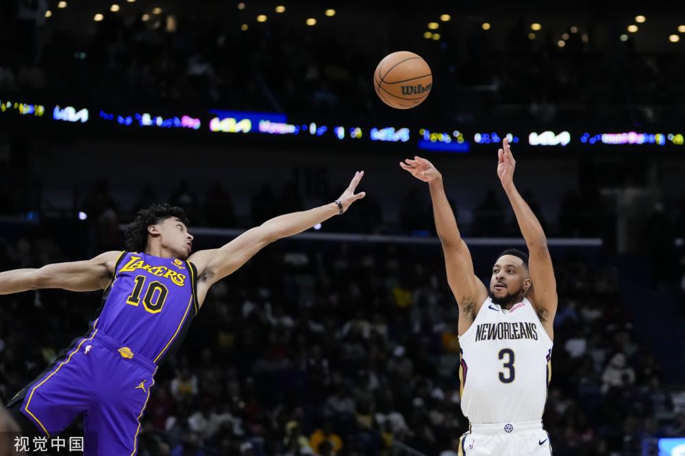 这使得他对 这使得他对